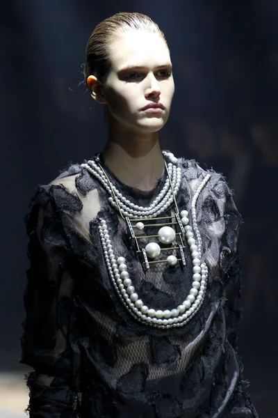 Look 50